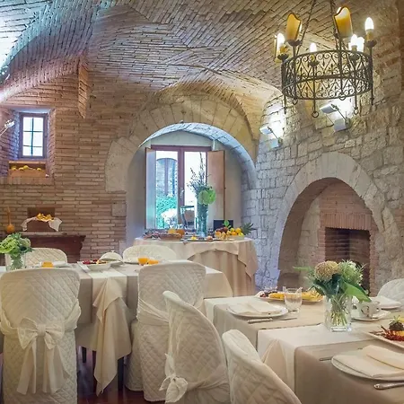 Dei Consoli فندق